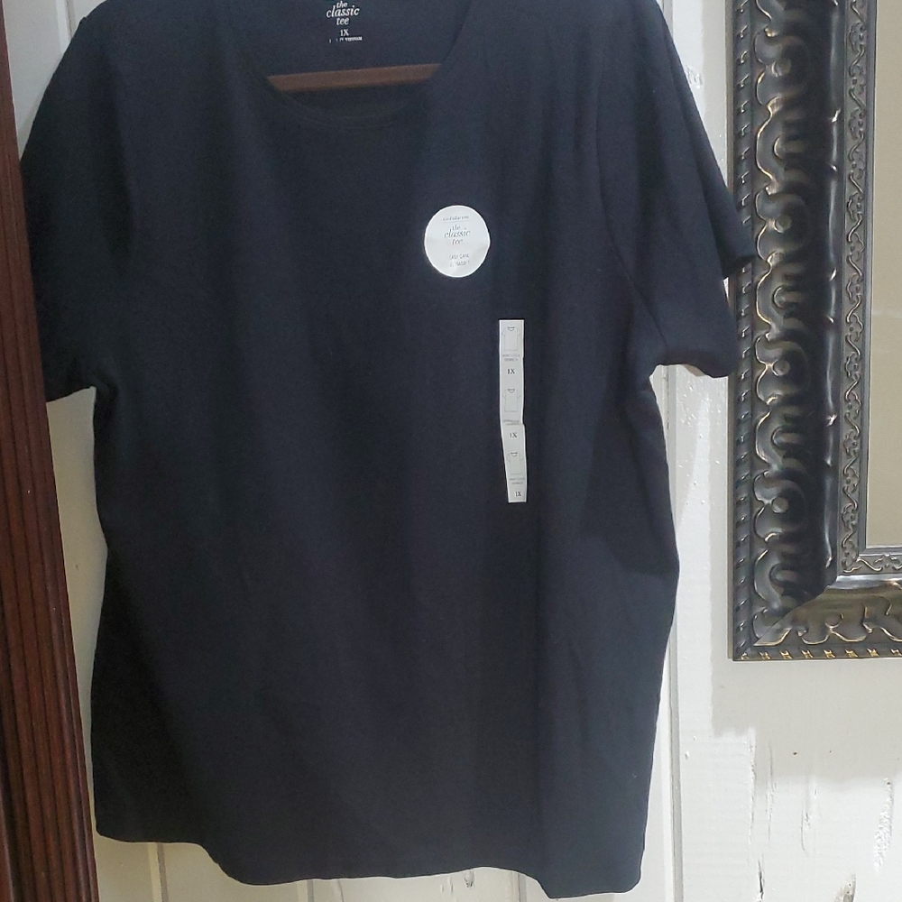 Classic Black Short Sleeve Tee with Minimal Branding